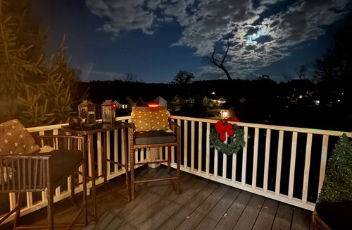 Peninsula House | The Luxe Ledge 4bedroom 4bathroom home with scenic views