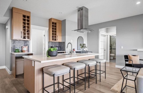 Southwest Calgary House | The Luxe Suite- Bright Guestsuite with city views