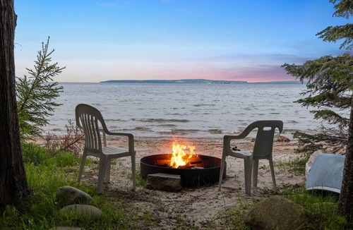 Mackinaw City Cottage | The Mackinaw House on Lake Huron