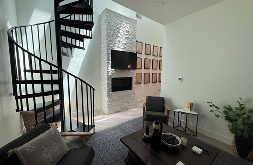 Lexington Apartment | The Main Street Vault Boutique Hotel with 2 bedrooms in the heart of Lexington