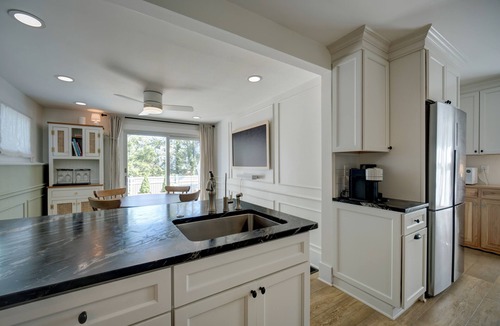 Chagrin Falls House | The May House - Walk to Chagrin Falls + Hot Tub