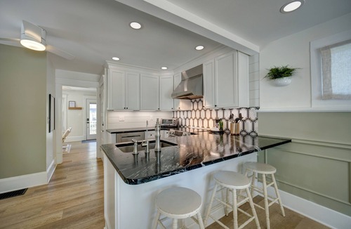 Chagrin Falls House | The May House - Walk to Chagrin Falls + Hot Tub