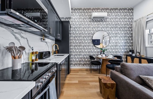 Grange Park Hotel | The Mccaul by Casa Hotels - Queen Suite, Near AGO