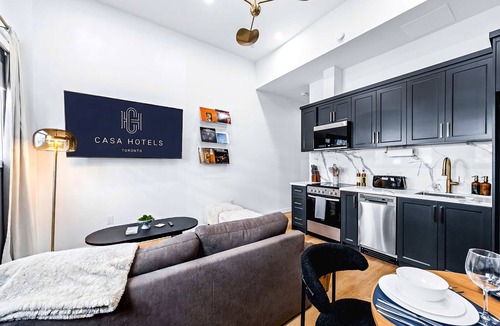 Grange Park Hotel | The Mccaul by Casa Hotels - Queen Suite, Near AGO