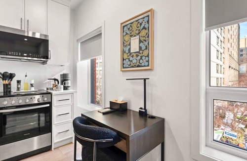 Grange Park Hotel | The McCaul | Group Suite Near Baldwin Village