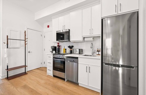 Grange Park Hotel | The McCaul | Spacious Suite near MAJOR INTERNATIONAL SPORTING EVENT 2026