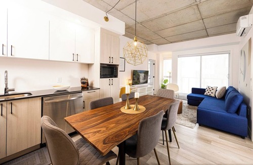Saint-Roch Apartment | The Montcalm | 2 Parking | Pool and BBQ | AC