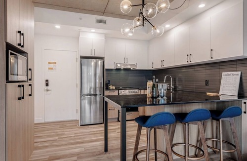 Saint-Roch Apartment | The Montcalm | 2 Parking | Pool and BBQ | AC