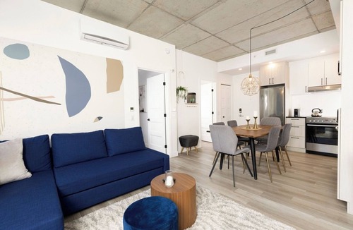 Saint-Roch Apartment | The Montcalm | 2 Parking | Pool and BBQ | AC