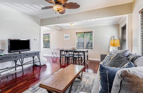 Three Oaks House | The Nook