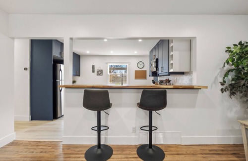 Northwest Calgary House | The Owl House 2 Suites Pet Friendly Fenced Yard Near UofC & Hospitals