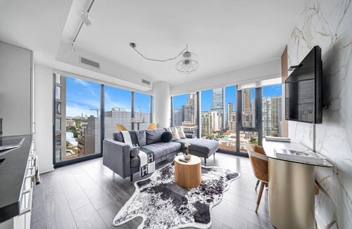 Bloor-Yorkville Apartment | The Oxbridge!