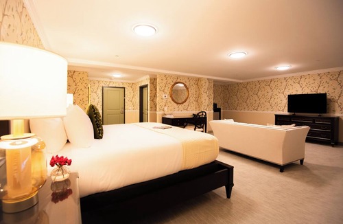Bar Harbor Hotel | The Pathmaker Hotel