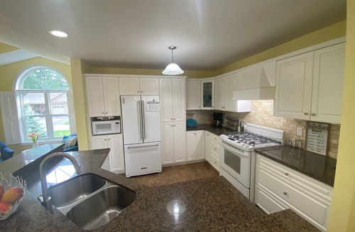 Wasaga Beach House | The Pearl Cozy Beach House/Blue Mountain Ski Hills 4 Season Vacation Destination