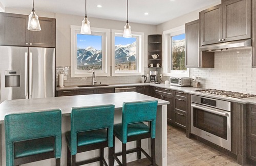 West Fernie House | The Perch, Fernie - Panoramic Views Walkable 6 Beds A/C Games Room