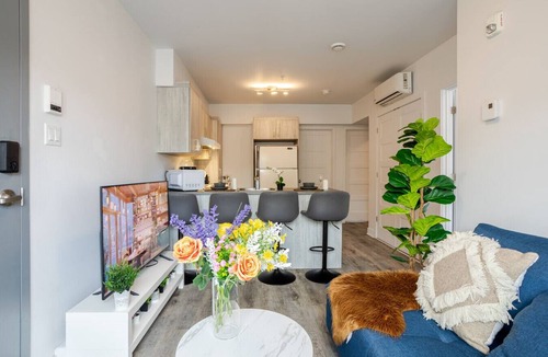 Pointe-Saint-Charles Apartment | The Prestige 3BR| Griffintown Views