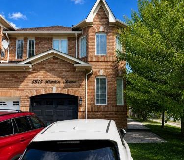 East Credit House | The Quiet Nest
