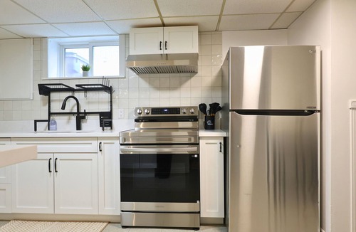 Timmins Apartment | The Redbrick Suite - Central 2 Bedroom Apt. with Luxury Bathroom