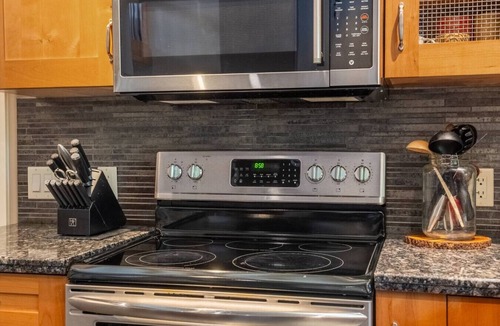 Windermere Cabin | The Reef | Hot Tub | Movie Theatre | Beach Access
