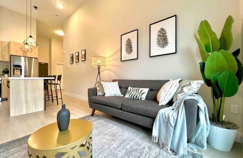 South Newton House | The Retreat Suite Free Parking
