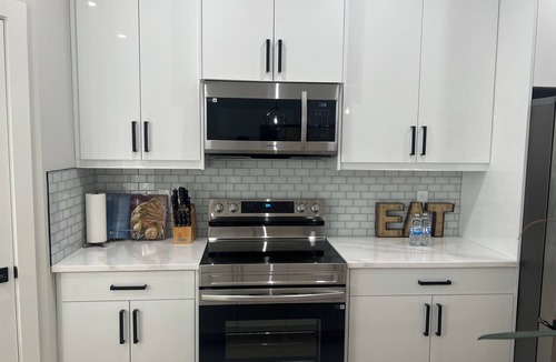Saskatoon House | The Rochellee | Elegant 3 Bedroom Luxe and Comfortable Stay in Rosewood