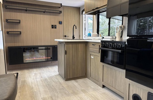 Rocky Mountain House House | The Salem RV Rental - Spacious, family-friendly RV getaway with all essentials included for a comfortable camping stay