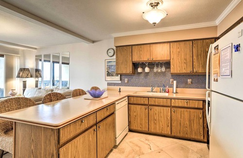 Port Clinton Condo | The Shores Condo w/Beach Access < 2 Mi to Dtwn!