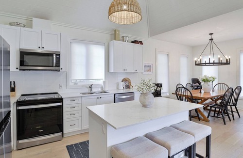 Minett House | The Silver Cottage (#11)