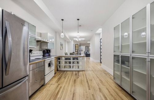Corunna Apartment | The Skylight Vault - Bright Downtown Loft Living/Pet Friendly/Short Walk to Shop