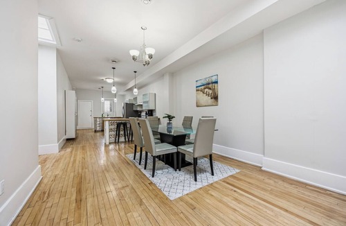 Corunna Apartment | The Skylight Vault - Bright Downtown Loft Living/Pet Friendly/Short Walk to Shop