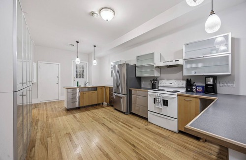 Corunna Apartment | The Skylight Vault - Bright Downtown Loft Living/Pet Friendly/Short Walk to Shop