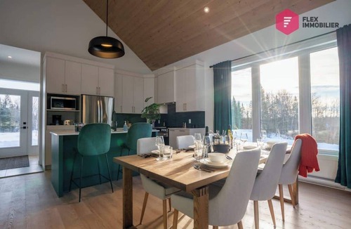 Saint-Basile House | The Soothing Green at Cité-Jardin – SPA Pool FBall