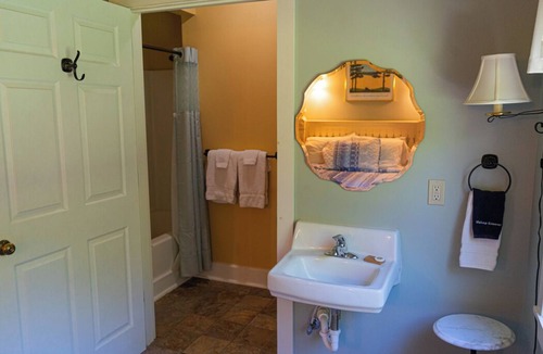 Glen Arbor Bed & Breakfast | The Sylvan Inn