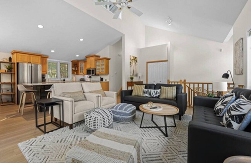 Windermere House | The Timbersmith | Hot Tub | Fire Pit | Deck | Pets
