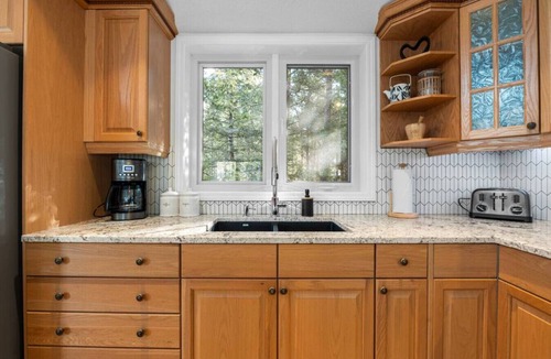 Windermere House | The Timbersmith | Hot Tub | Fire Pit | Deck | Pets