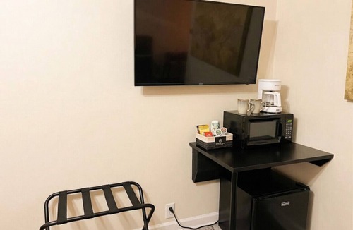 Bay View Bed & Breakfast | The Traveler's Den at The Cedar