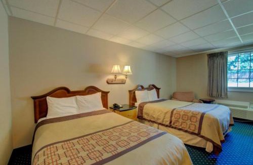 Grand Forks Hotel | THE VICTORIAN MOTEL AND RV PARK by Capital O