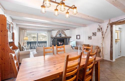 Mont-Tremblant House | The VIEW a place for quality country living