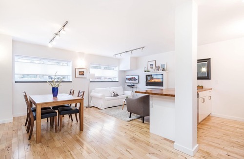 Whitehorse Apartment | The View - relax in the heart of Whitehorse