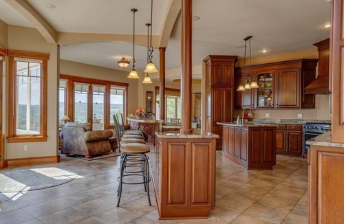 Town of Jerusalem House | The Villa: hot tub, sauna, game room, theatre