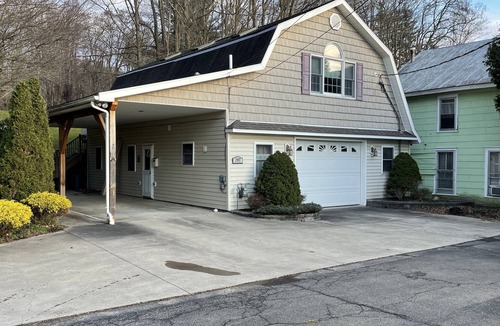 Gowanda Apartment | The Village Loft