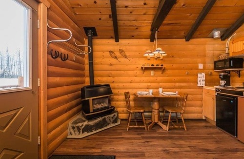 Division No. 11 Cabin | The Wolf Cabin - Bear Creek Cabins