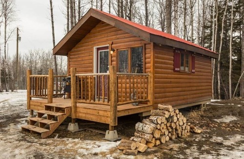 Division No. 11 Cabin | The Wolf Cabin - Bear Creek Cabins
