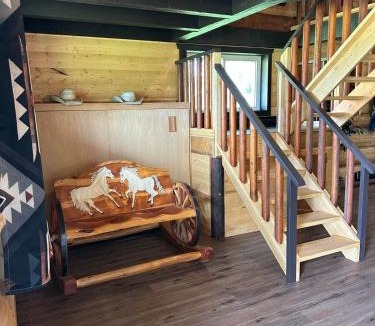 Division No. 11 Apartment | The Yellowstone cabin - part of Bear Creek Cabins