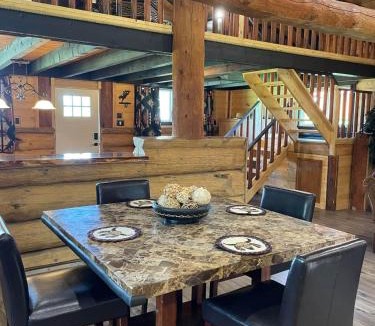 Division No. 11 Apartment | The Yellowstone cabin - part of Bear Creek Cabins