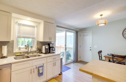 Three Oaks Cottage | Three Oaks Home w/Guest House - 8 Mi to Beach!