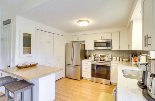 Three Oaks Cottage | Three Oaks Home w/Guest House - 8 Mi to Beach!