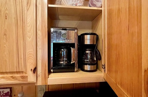 West Jefferson House | Tiny Ashe Cabin-Riverfront, Firepit, Kayaks, Wifi, Small Dog Friendly, Grill