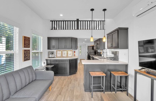 Groveland Cottage | Tiny Blue House at Yosemite gateway