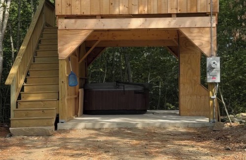 Whitefield Cabin | Tiny Treehouse Hot Tub Wood Stove - Treesa